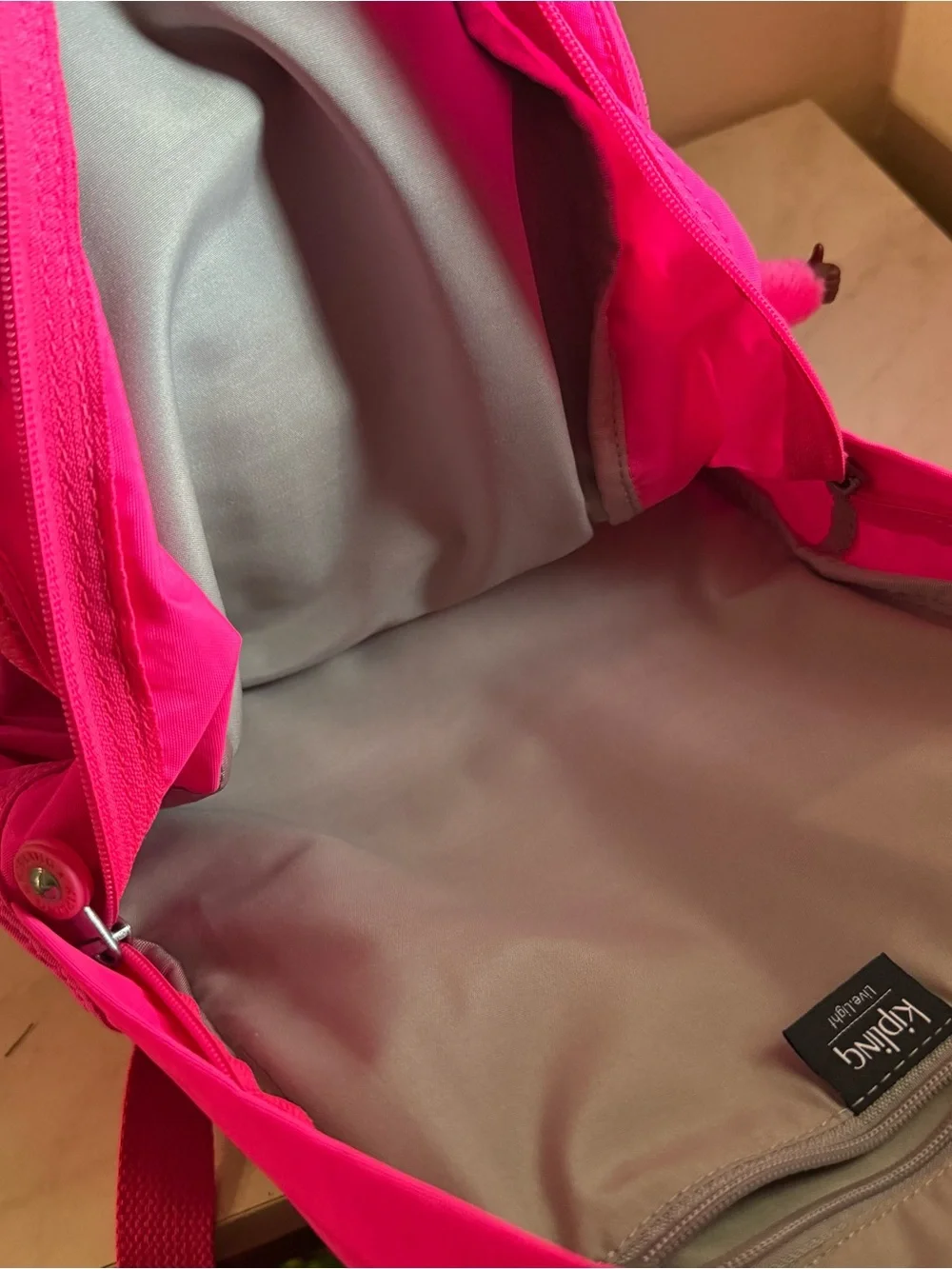Kipling vivid hot